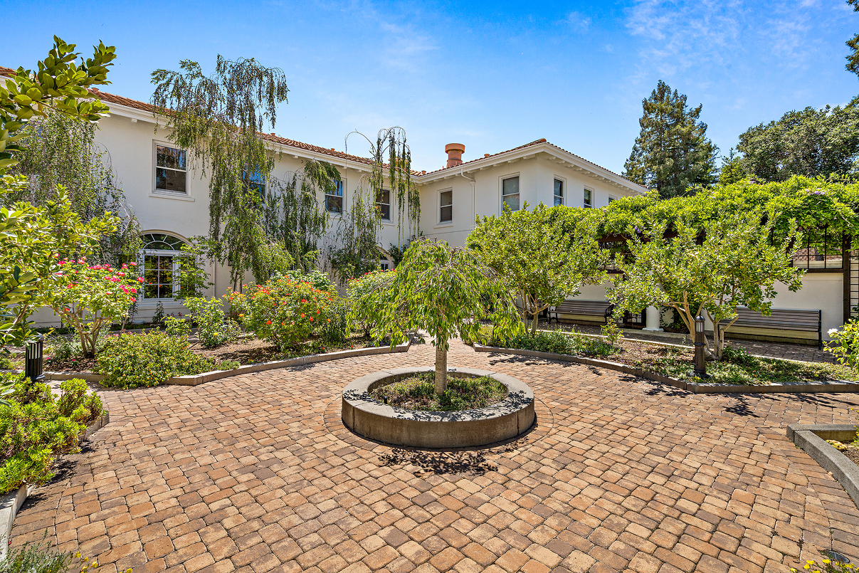 SRC_0627020_BLP_Final_RoseGarden-2_RGB 1